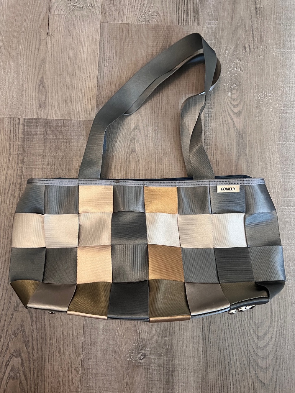 Comely Woven Seatbelt Shoulder Bag / Purse in Neutrals